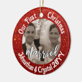 Eerste kerst getrouwd gepersonaliseerde rode glitt keramisch ornament (Links)