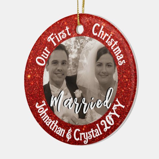 Eerste kerst getrouwd gepersonaliseerde rode glitt keramisch ornament (Links)
