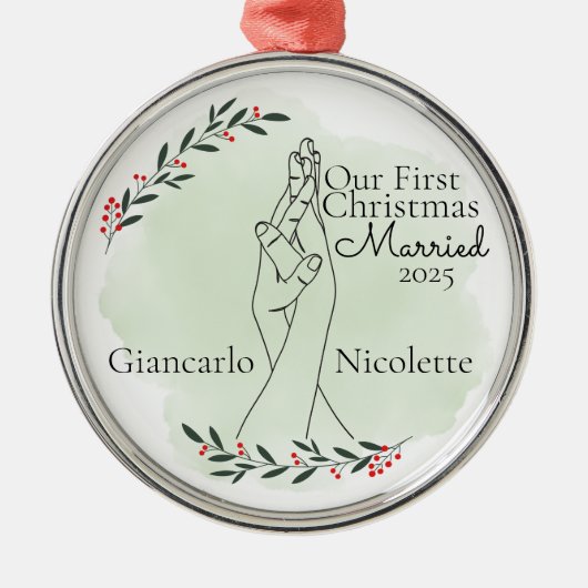 Eerste kerst getrouwd met in elkaar grijpende hand metalen ornament (Voorkant)