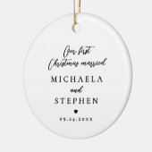 Eerste kerst getrouwd met moderne minimalistische  keramisch ornament (Links)