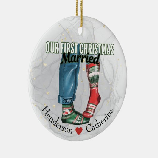 Eerste kerst getrouwd stel in Sokken Keramisch Ornament (Rechts)