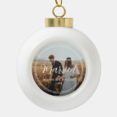 Eerste kerst getrouwde script overlay foto keramische bal ornament (Voorkant)