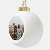 Eerste kerst getrouwde script overlay foto keramische bal ornament (Rechts)