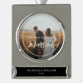 Eerste kerst getrouwde script overlay foto verzilverd banner ornament (Voorkant)