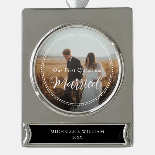 Eerste kerst getrouwde script overlay foto verzilverd banner ornament (Voorkant)