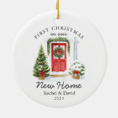 Eerste kerst in ons nieuwe huis - Red Door Keramisch Ornament (Achterkant)