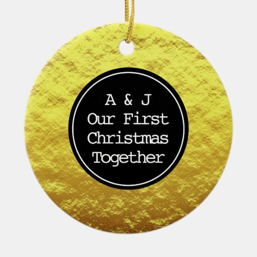 Eerste Kerst Monogram Initialen Faux Golden Folie Keramisch Ornament (Voorkant)