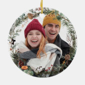 Eerste kerst Mr. & Mrs. Greenery krans foto Keramisch Ornament (Achterkant)