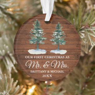 Eerste kerst Mr. Mrs Rustic Wood Twee dennen Ornament