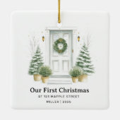 Eerste kerst op nieuw adres – Sage Door Keramisch Ornament (Achterkant)