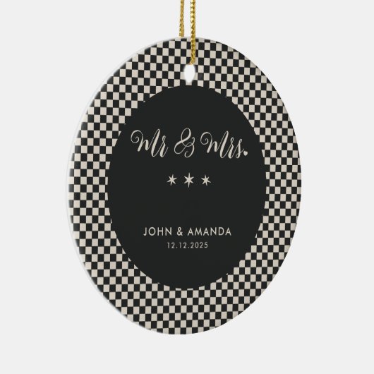 Eerste kerst Pas getrouwd Retro meneer en mevrouw  Keramisch Ornament (Rechts)