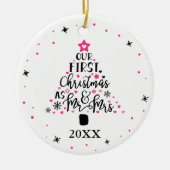 Eerste Kerst Passen getrouwd Typografie Script Keramisch Ornament (Voorkant)