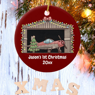 Eerste kerst Rode Vliegtuig Boom Hangar Piloot Jon Keramisch Ornament