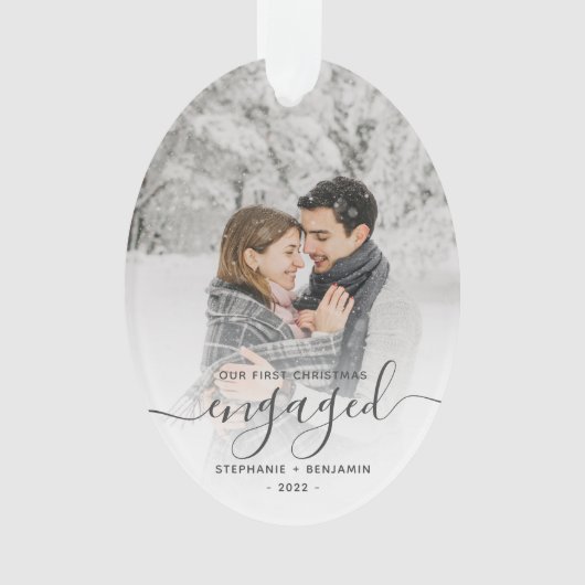 Eerste kerst verloofd aangepaste foto grijs schrif ornament (voorkant)