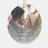 Eerste kerst verloofd aangepaste foto grijs script keramisch ornament (Links)
