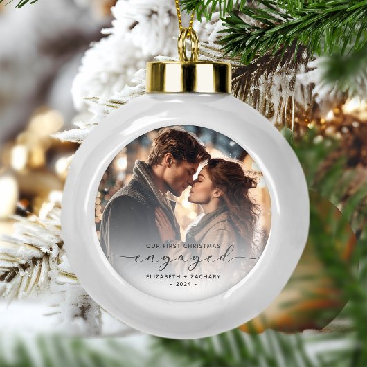 Eerste kerst verloofd aangepaste foto grijs script keramische bal ornament