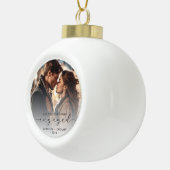 Eerste kerst verloofd aangepaste foto grijs script keramische bal ornament (Rechts)