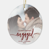 Eerste kerst verloofd aangepaste foto rode script keramisch ornament (Links)