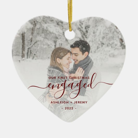 Eerste kerst verloofd aangepaste foto rode script keramisch ornament (Voorkant)