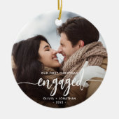 Eerste kerst verloofd aangepaste foto witte script keramisch ornament (Voorkant)