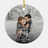 Eerste kerst verloofd aangepaste foto witte script keramisch ornament (Voorkant)