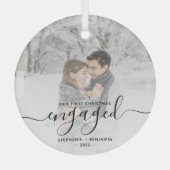 Eerste kerst verloofd aangepaste foto zwarte scrip glas ornament (Voorkant)
