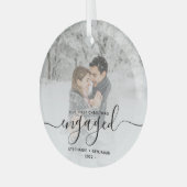 Eerste kerst verloofd aangepaste foto zwarte scrip glas ornament (Voorkant links)