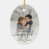 Eerste kerst verloofd aangepaste foto zwarte scrip keramisch ornament (Voorkant)