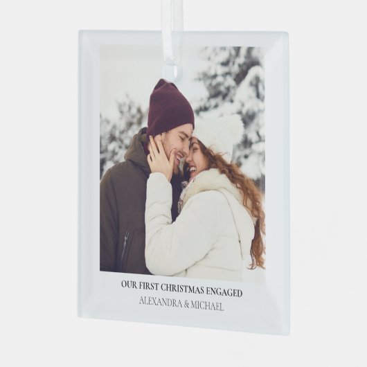 Eerste kerst verloofd | Aangepaste Verloving foto Glas Ornament (Voorkant links)