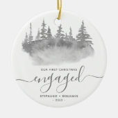Eerste kerst verloofd bosbomen grijs script keramisch ornament (Voorkant)