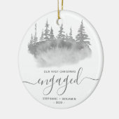 Eerste kerst verloofd bosbomen grijs script keramisch ornament (Links)