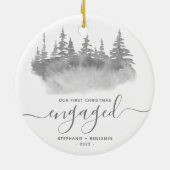 Eerste kerst verloofd bosbomen grijs script keramisch ornament (Achterkant)