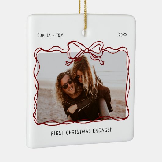 Eerste kerst verloofd Bourgondië Bow Lijst Keramisch Ornament (Rechts)