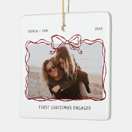 Eerste kerst verloofd Bourgondië Bow Lijst Keramisch Ornament (Links)