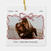 Eerste kerst verloofd Bourgondië Bow Lijst Keramisch Ornament (Voorkant)