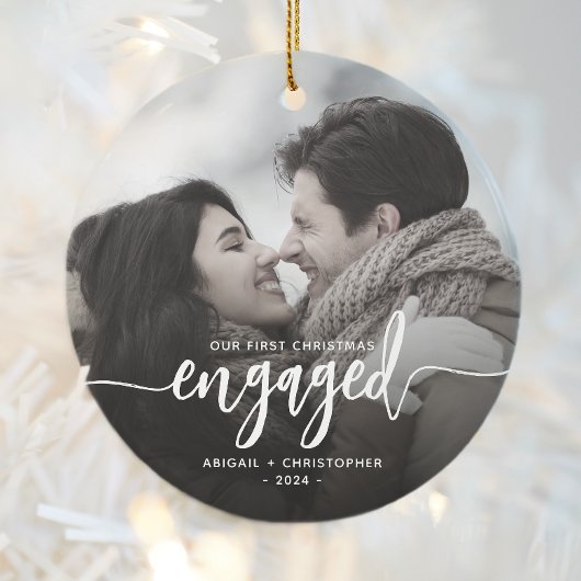 Eerste kerst verloofd foto witte script keramisch ornament