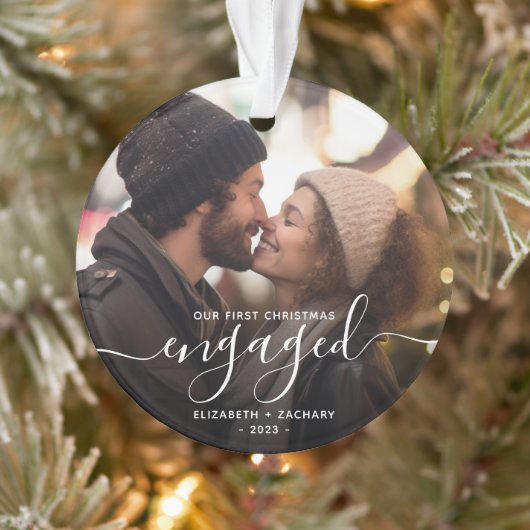 Eerste kerst verloofd foto witte script ornament (Boom)