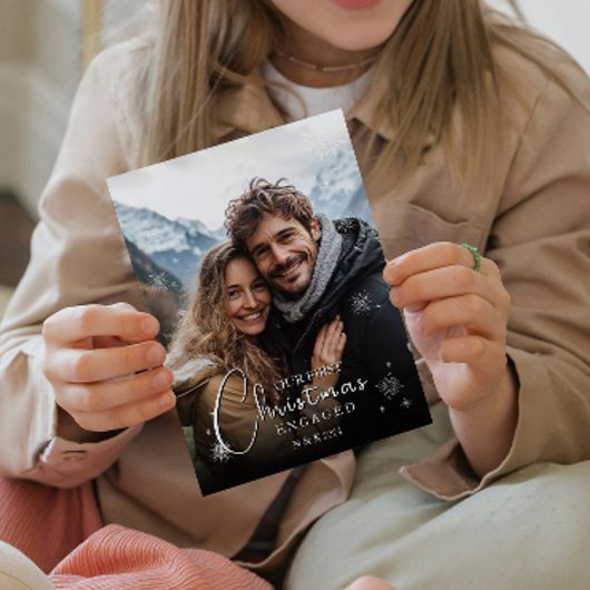 Eerste kerst verloofd gelukkig paar foto feestdagenkaart