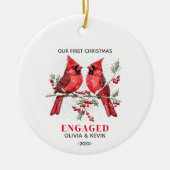Eerste kerst verloofd met rode kardinalen keramisch ornament (Voorkant)
