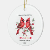 Eerste kerst verloofd met rode kardinalen keramisch ornament (Links)