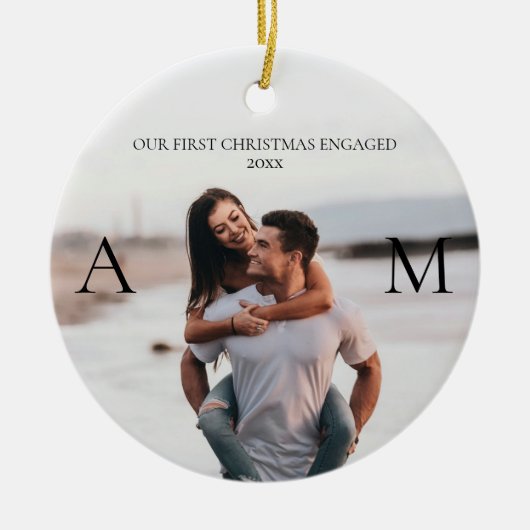 Eerste kerst verloofd modern paar 2 foto keramisch ornament (Voorkant)