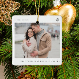 Eerste kerst verloofd moderne verlovingsfoto keramisch ornament