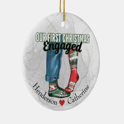 Eerste kerst verloofd paar in Sokken Keramisch Ornament (Rechts)