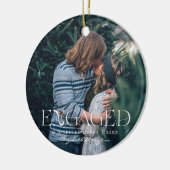 Eerste kerst verloofd | sentimentele foto keramisch ornament (Links)