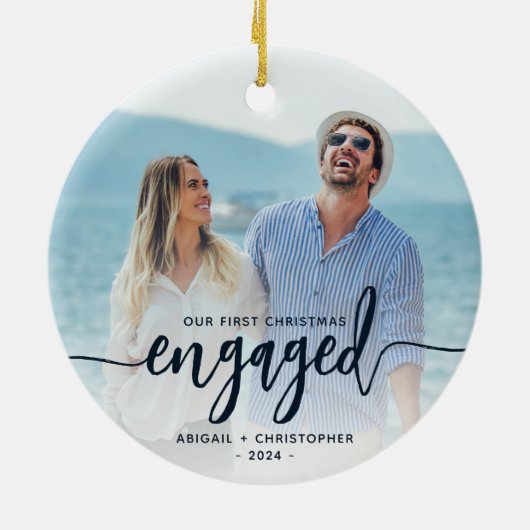 Eerste kerst verloofde foto marine blauw script keramisch ornament (Achterkant)