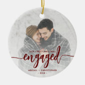 Eerste kerst verloofde foto rood script keramisch ornament (Voorkant)