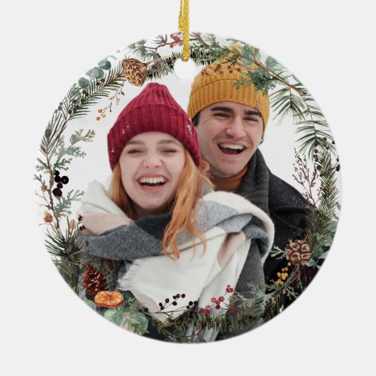 Eerste kerst verloofde groene krans foto keramisch ornament (Achterkant)