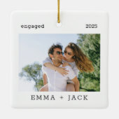 Eerste kerst verloofde moderne minimalistische fot keramisch ornament (Achterkant)