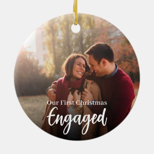 Eerste kerst verloofde naamopslag met foto keramisch ornament (Achterkant)