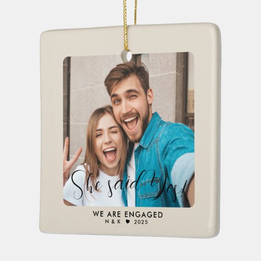 Eerste kerst verloofde paar aangepaste foto keramisch ornament (Links)